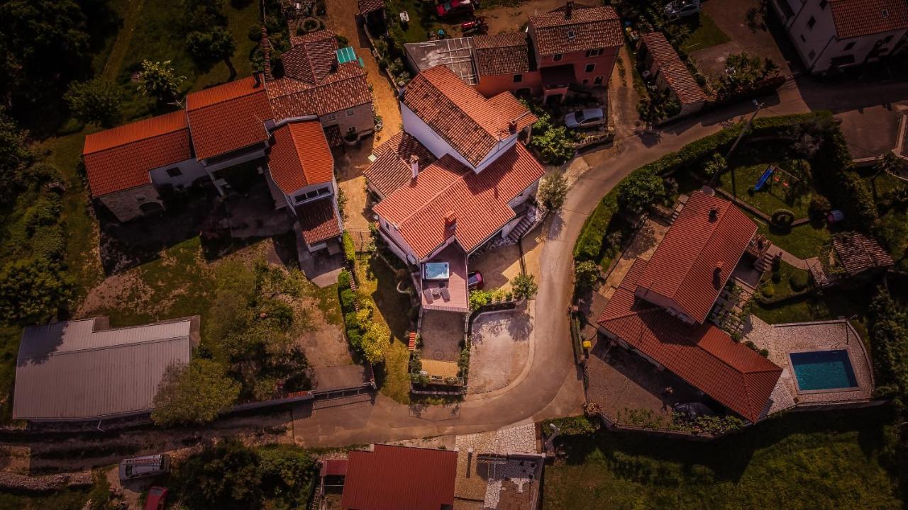 Villa Michelle Karojba Exteriör bild