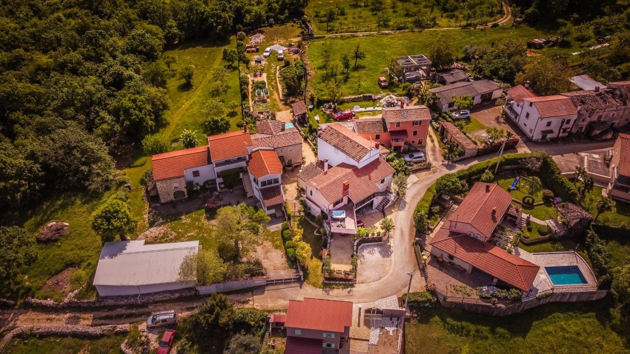 Villa Michelle Karojba Exteriör bild