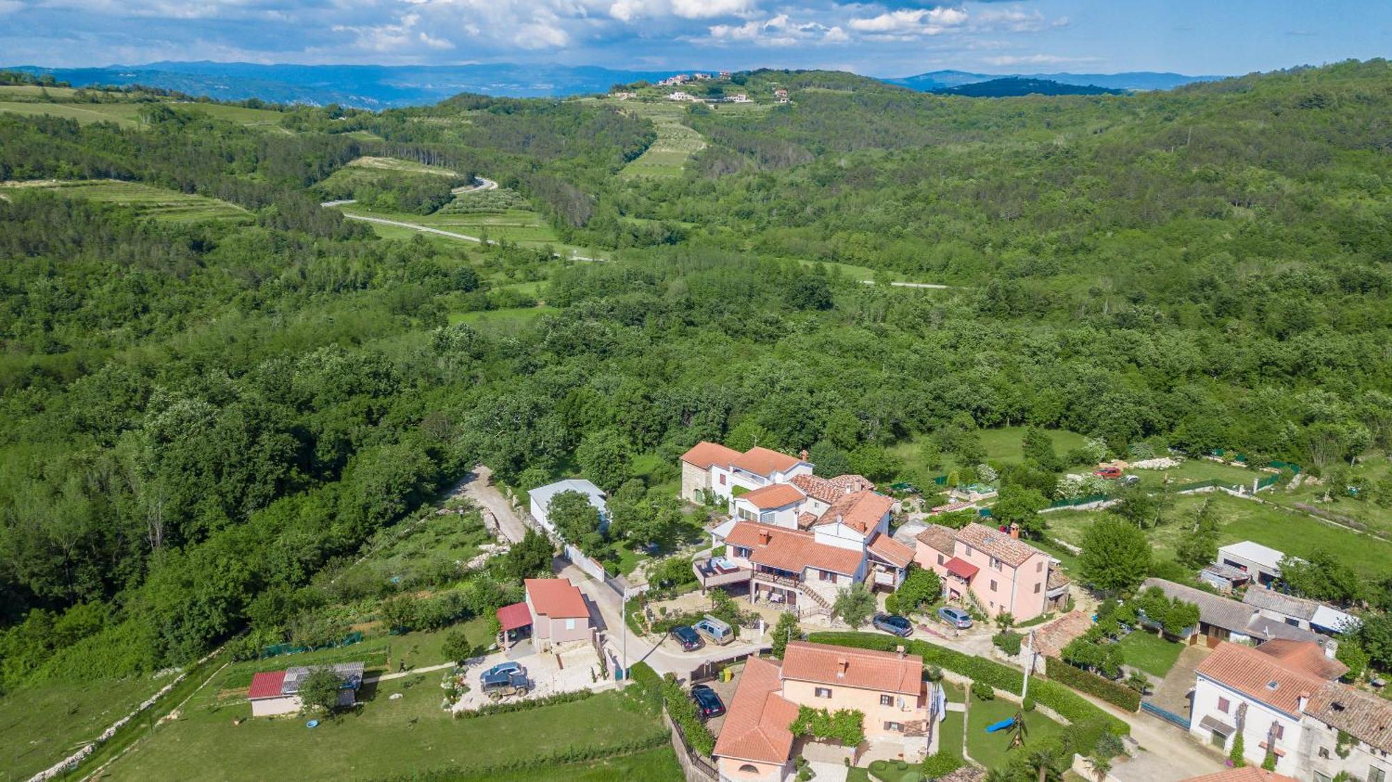 Villa Michelle Karojba Exteriör bild