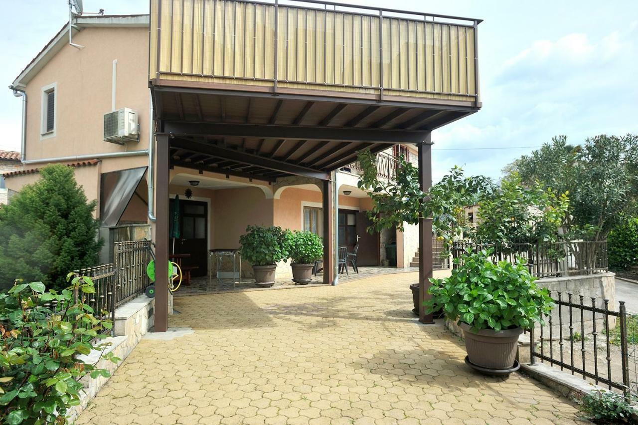 Villa Michelle Karojba Exteriör bild