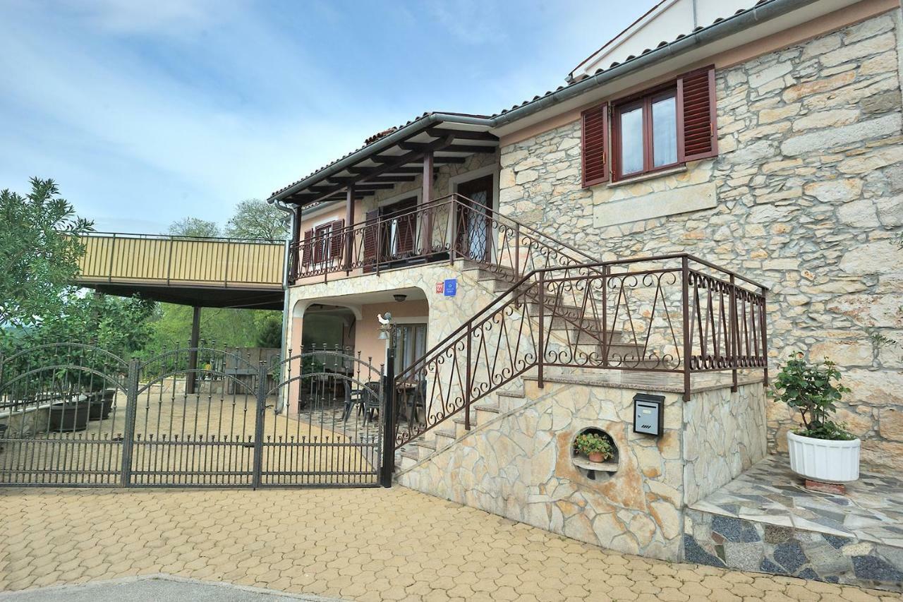 Villa Michelle Karojba Exteriör bild
