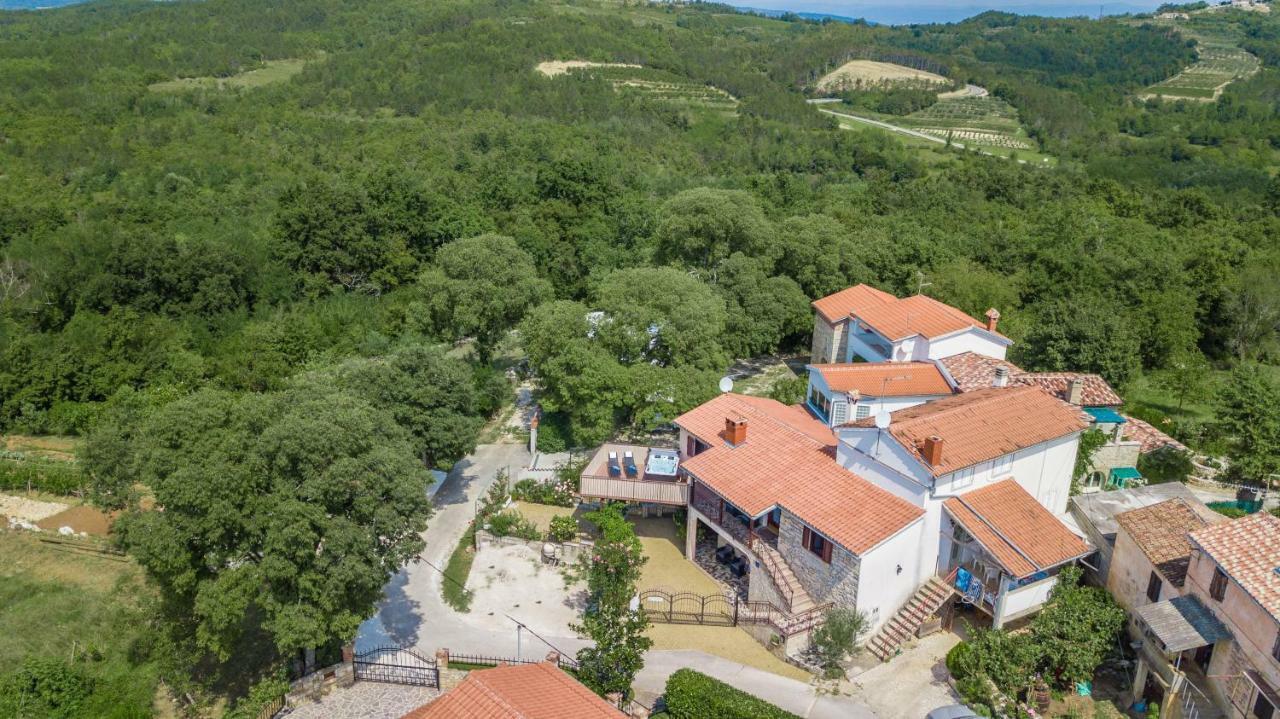 Villa Michelle Karojba Exteriör bild