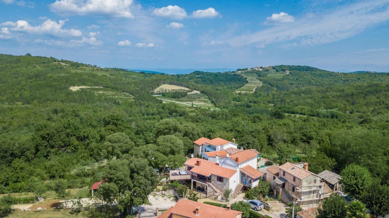 Villa Michelle Karojba Exteriör bild