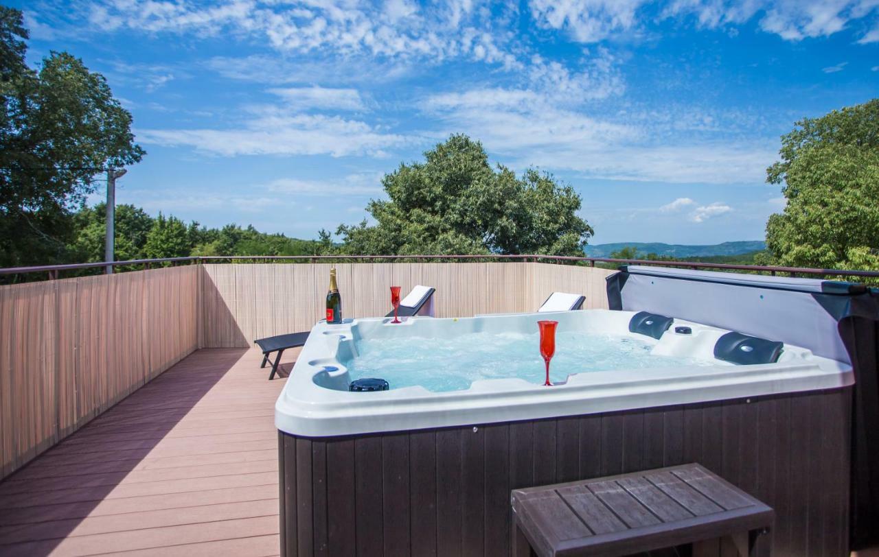 Villa Michelle Karojba Exteriör bild