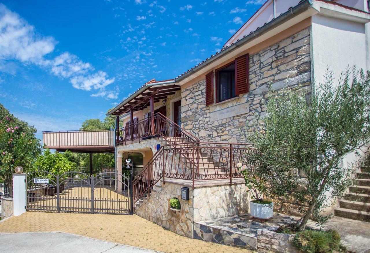 Villa Michelle Karojba Exteriör bild