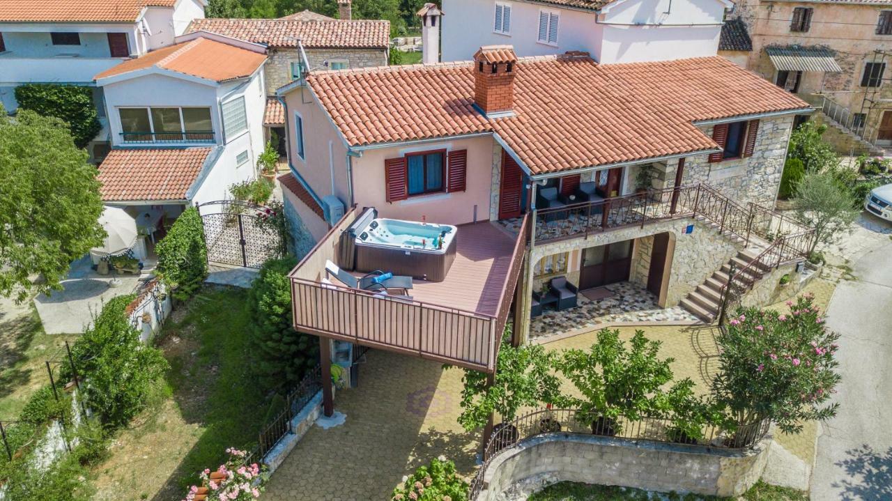 Villa Michelle Karojba Exteriör bild