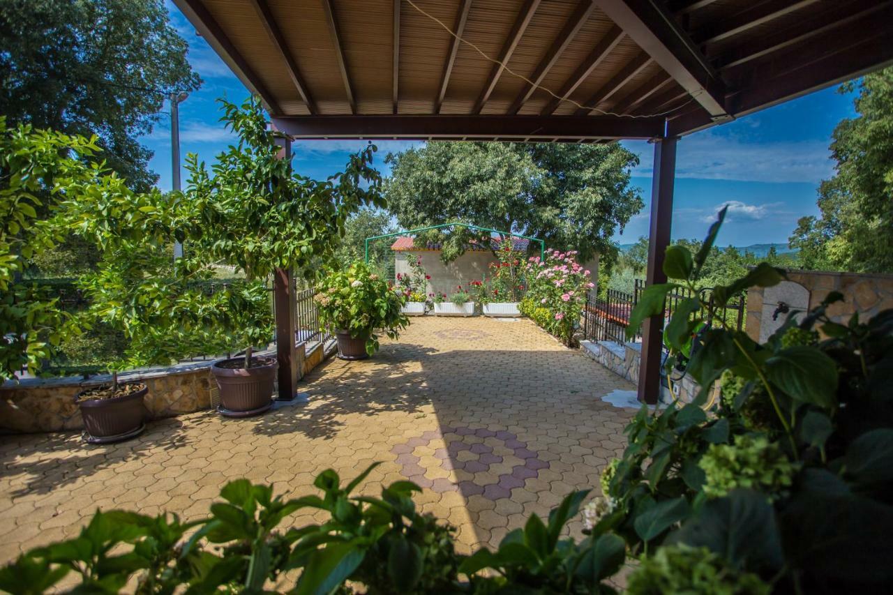 Villa Michelle Karojba Exteriör bild
